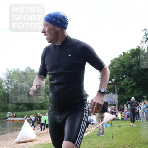 16.06.2024 - 26. Vierlanden-Triathlon Lena Gebhardt http://msf.ph/oto/6303059 16.06.2024 11:10:34 Schwimmen 421, 449, 421, 449 meine-sportfotos.de