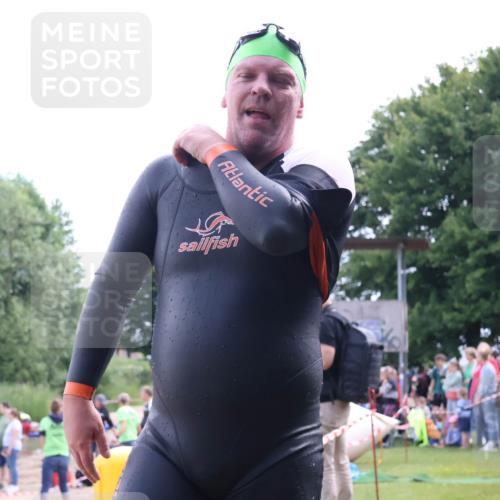 16.06.2024 - 26. Vierlanden-Triathlon Lena Gebhardt http://msf.ph/oto/6303085 16.06.2024 11:10:42 Schwimmen  meine-sportfotos.de