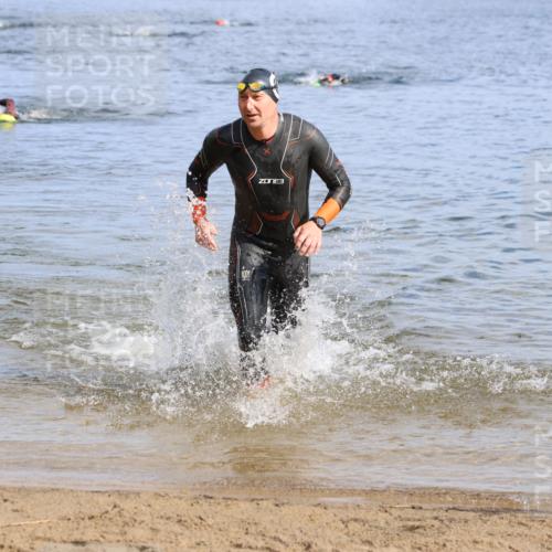 16.06.2024 - 26. Vierlanden-Triathlon Strokosch-Dieckow http://msf.ph/oto/6303117 16.06.2024 09:45:27 Schwimmen 133, 142, 133, 142 meine-sportfotos.de