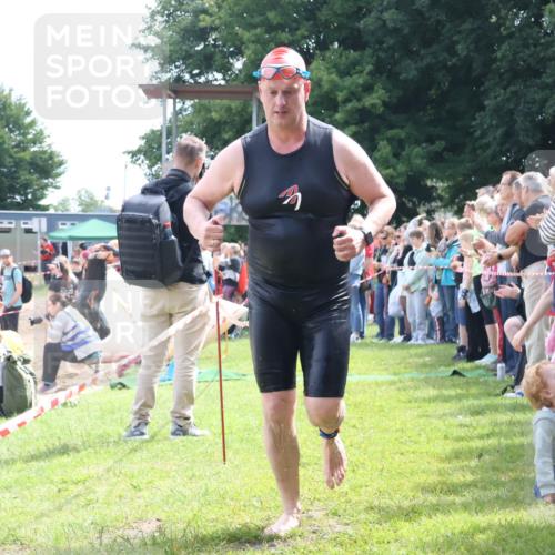 16.06.2024 - 26. Vierlanden-Triathlon Lena Gebhardt http://msf.ph/oto/6303118 16.06.2024 11:11:05 Schwimmen 387, 473, 387, 473 meine-sportfotos.de