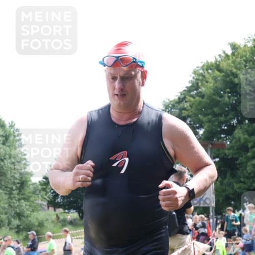 16.06.2024 - 26. Vierlanden-Triathlon Lena Gebhardt http://msf.ph/oto/6303128 16.06.2024 11:11:06 Schwimmen 387, 473, 387, 473 meine-sportfotos.de