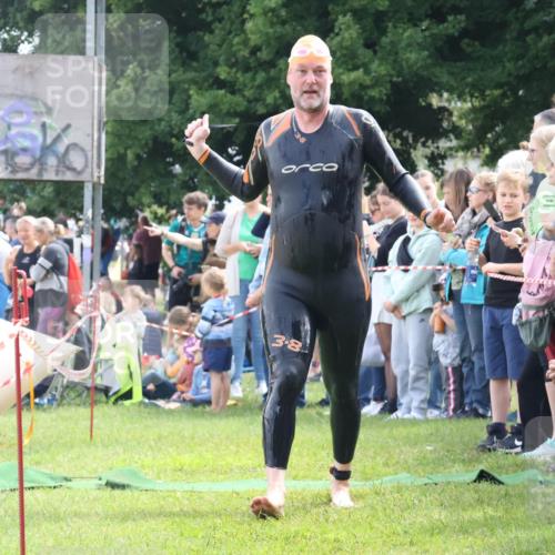 16.06.2024 - 26. Vierlanden-Triathlon Lena Gebhardt http://msf.ph/oto/6303137 16.06.2024 11:11:13 Schwimmen 387, 387 meine-sportfotos.de