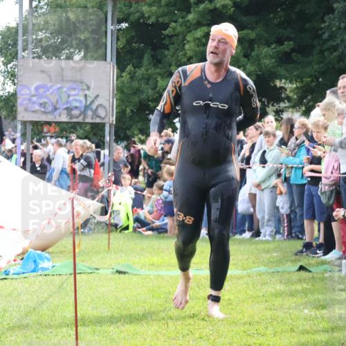 16.06.2024 - 26. Vierlanden-Triathlon Lena Gebhardt http://msf.ph/oto/6303140 16.06.2024 11:11:15 Schwimmen 387, 387 meine-sportfotos.de