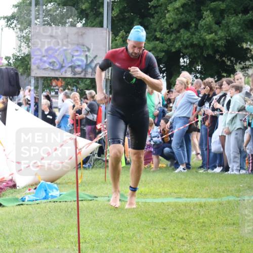 16.06.2024 - 26. Vierlanden-Triathlon Lena Gebhardt http://msf.ph/oto/6303187 16.06.2024 11:11:40 Schwimmen 465, 465 meine-sportfotos.de
