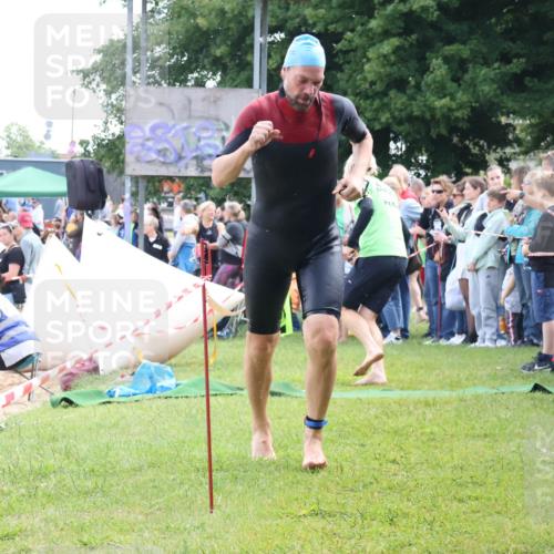 16.06.2024 - 26. Vierlanden-Triathlon Lena Gebhardt http://msf.ph/oto/6303196 16.06.2024 11:11:41 Schwimmen 465, 465 meine-sportfotos.de