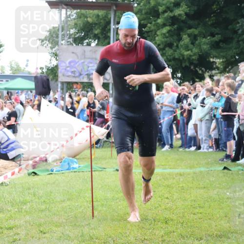 16.06.2024 - 26. Vierlanden-Triathlon Lena Gebhardt http://msf.ph/oto/6303199 16.06.2024 11:11:42 Schwimmen 465, 465 meine-sportfotos.de