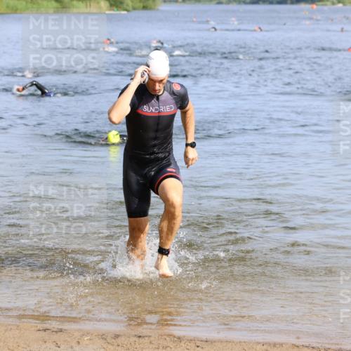 16.06.2024 - 26. Vierlanden-Triathlon Strokosch-Dieckow http://msf.ph/oto/6303274 16.06.2024 09:45:36 Schwimmen 51, 142, 51, 142 meine-sportfotos.de