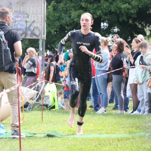 16.06.2024 - 26. Vierlanden-Triathlon Lena Gebhardt http://msf.ph/oto/6303312 16.06.2024 11:13:47 Schwimmen 461, 626, 461, 626 meine-sportfotos.de