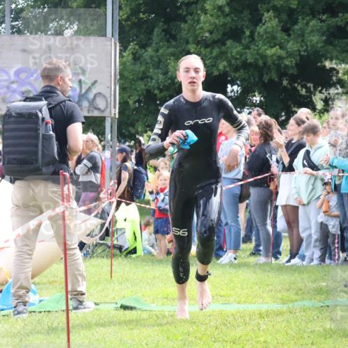 16.06.2024 - 26. Vierlanden-Triathlon Lena Gebhardt http://msf.ph/oto/6303315 16.06.2024 11:13:47 Schwimmen 461, 626, 461, 626 meine-sportfotos.de