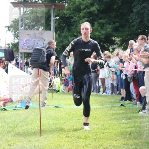 16.06.2024 - 26. Vierlanden-Triathlon Lena Gebhardt http://msf.ph/oto/6303325 16.06.2024 11:13:48 Schwimmen 461, 626, 461, 626 meine-sportfotos.de