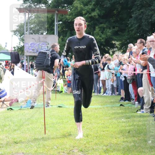 16.06.2024 - 26. Vierlanden-Triathlon Lena Gebhardt http://msf.ph/oto/6303329 16.06.2024 11:13:48 Schwimmen 461, 626, 461, 626 meine-sportfotos.de