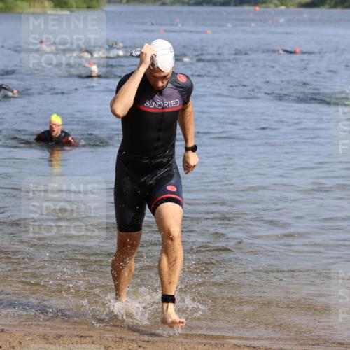 16.06.2024 - 26. Vierlanden-Triathlon Strokosch-Dieckow http://msf.ph/oto/6303337 16.06.2024 09:45:37 Schwimmen 51, 142, 51, 142 meine-sportfotos.de