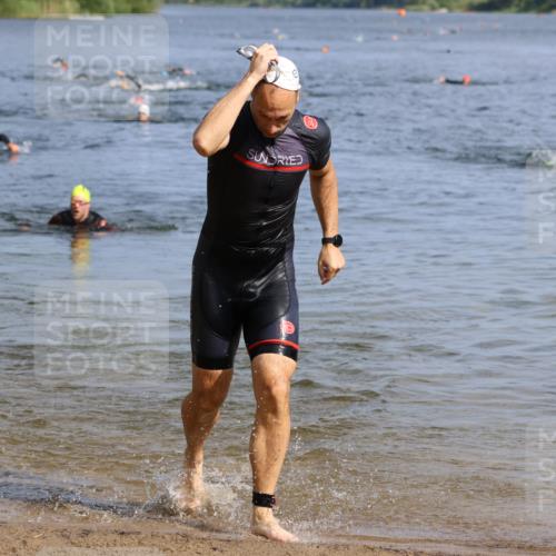 16.06.2024 - 26. Vierlanden-Triathlon Strokosch-Dieckow http://msf.ph/oto/6303350 16.06.2024 09:45:37 Schwimmen 51, 142, 51, 142 meine-sportfotos.de