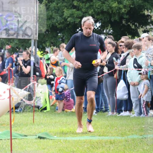16.06.2024 - 26. Vierlanden-Triathlon Lena Gebhardt http://msf.ph/oto/6303393 16.06.2024 11:14:27 Schwimmen 378, 628, 378, 628 meine-sportfotos.de