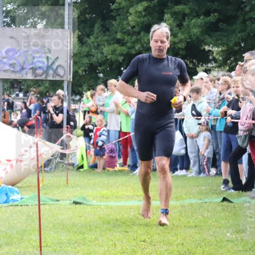 16.06.2024 - 26. Vierlanden-Triathlon Lena Gebhardt http://msf.ph/oto/6303401 16.06.2024 11:14:29 Schwimmen 378, 628, 378, 628 meine-sportfotos.de