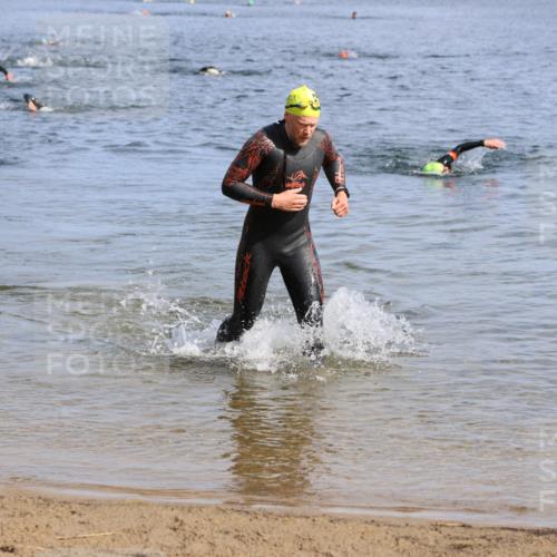 16.06.2024 - 26. Vierlanden-Triathlon Strokosch-Dieckow http://msf.ph/oto/6303416 16.06.2024 09:45:47 Schwimmen 51, 152, 51, 152 meine-sportfotos.de