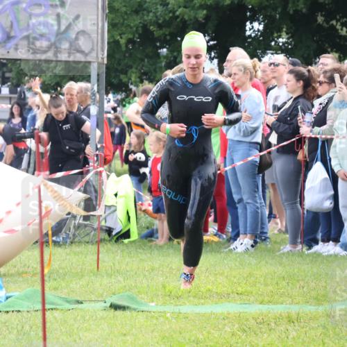 16.06.2024 - 26. Vierlanden-Triathlon Lena Gebhardt http://msf.ph/oto/6303460 16.06.2024 11:14:44 Schwimmen 584, 635, 1279, 584, 635, 1279 meine-sportfotos.de