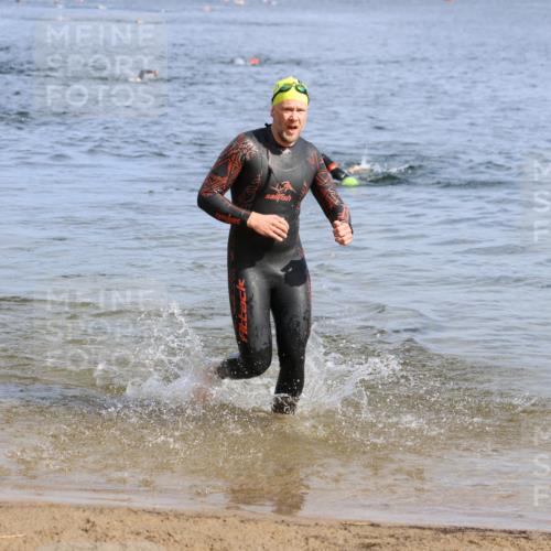 16.06.2024 - 26. Vierlanden-Triathlon Strokosch-Dieckow http://msf.ph/oto/6303468 16.06.2024 09:45:48 Schwimmen 51, 152, 51, 152 meine-sportfotos.de