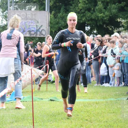 16.06.2024 - 26. Vierlanden-Triathlon Lena Gebhardt http://msf.ph/oto/6303475 16.06.2024 11:14:46 Schwimmen 564, 584, 635, 1279, 564, 584, 635, 1279 meine-sportfotos.de