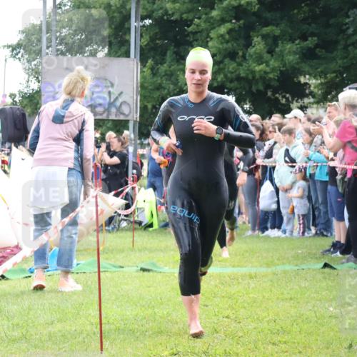 16.06.2024 - 26. Vierlanden-Triathlon Lena Gebhardt http://msf.ph/oto/6303478 16.06.2024 11:14:46 Schwimmen 564, 584, 635, 1279, 564, 584, 635, 1279 meine-sportfotos.de