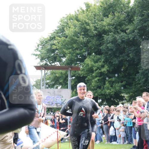 16.06.2024 - 26. Vierlanden-Triathlon Lena Gebhardt http://msf.ph/oto/6303498 16.06.2024 11:14:49 Schwimmen 560, 564, 584, 635, 1279, 560, 564, 584, 635, 1279 meine-sportfotos.de