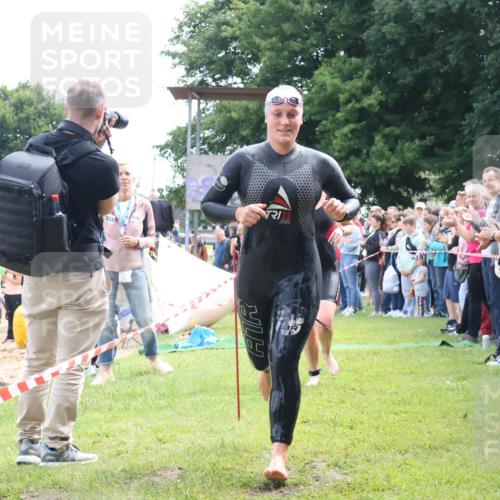 16.06.2024 - 26. Vierlanden-Triathlon Lena Gebhardt http://msf.ph/oto/6303505 16.06.2024 11:14:49 Schwimmen 560, 564, 584, 635, 1279, 560, 564, 584, 635, 1279 meine-sportfotos.de
