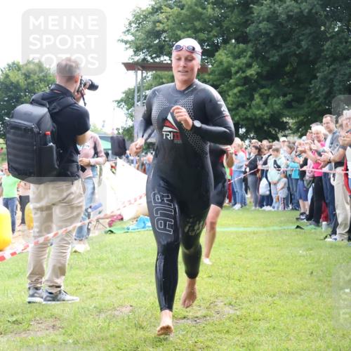 16.06.2024 - 26. Vierlanden-Triathlon Lena Gebhardt http://msf.ph/oto/6303510 16.06.2024 11:14:50 Schwimmen 560, 564, 584, 635, 1279, 560, 564, 584, 635, 1279 meine-sportfotos.de