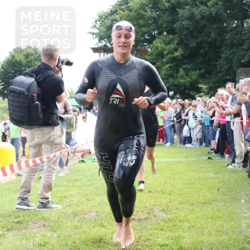 16.06.2024 - 26. Vierlanden-Triathlon Lena Gebhardt http://msf.ph/oto/6303514 16.06.2024 11:14:50 Schwimmen 560, 564, 584, 635, 1279, 560, 564, 584, 635, 1279 meine-sportfotos.de