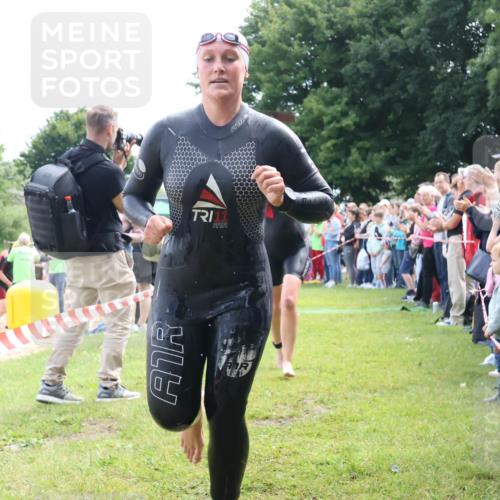16.06.2024 - 26. Vierlanden-Triathlon Lena Gebhardt http://msf.ph/oto/6303518 16.06.2024 11:14:50 Schwimmen 560, 564, 584, 635, 1279, 560, 564, 584, 635, 1279 meine-sportfotos.de