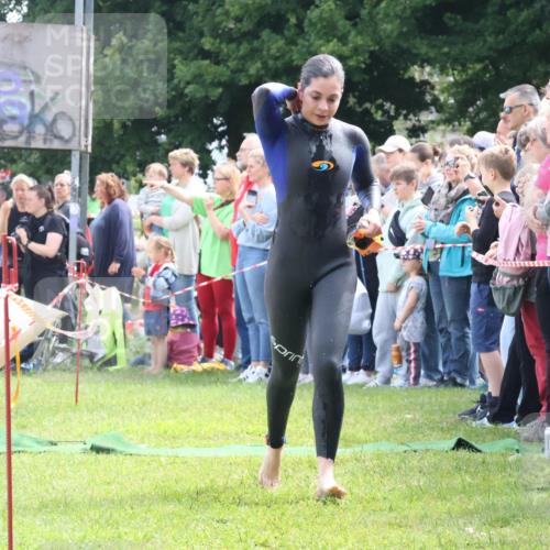 16.06.2024 - 26. Vierlanden-Triathlon Lena Gebhardt http://msf.ph/oto/6303538 16.06.2024 11:14:59 Schwimmen 560, 564, 560, 564 meine-sportfotos.de