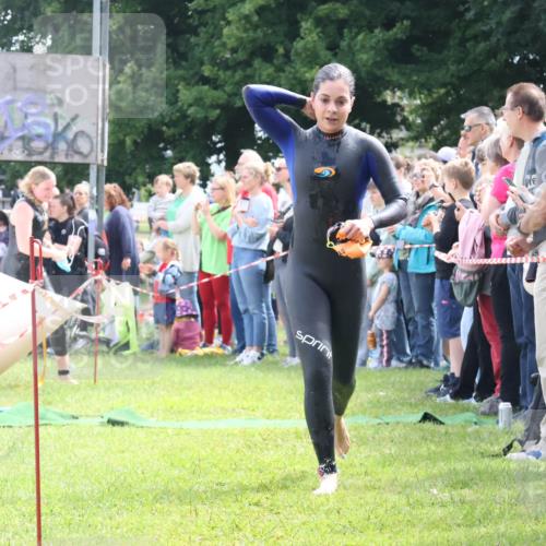 16.06.2024 - 26. Vierlanden-Triathlon Lena Gebhardt http://msf.ph/oto/6303541 16.06.2024 11:14:59 Schwimmen 560, 564, 560, 564 meine-sportfotos.de