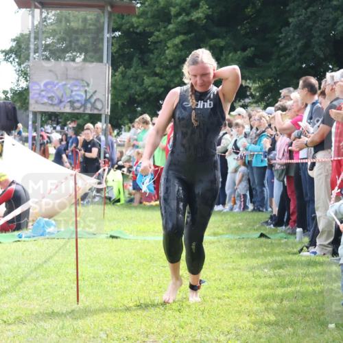 16.06.2024 - 26. Vierlanden-Triathlon Lena Gebhardt http://msf.ph/oto/6303572 16.06.2024 11:15:04 Schwimmen 560, 564, 560, 564 meine-sportfotos.de