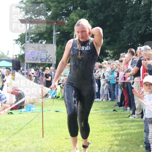 16.06.2024 - 26. Vierlanden-Triathlon Lena Gebhardt http://msf.ph/oto/6303578 16.06.2024 11:15:04 Schwimmen 560, 564, 560, 564 meine-sportfotos.de