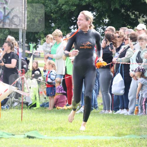 16.06.2024 - 26. Vierlanden-Triathlon Lena Gebhardt http://msf.ph/oto/6303592 16.06.2024 11:15:21 Schwimmen 545, 581, 545, 581 meine-sportfotos.de
