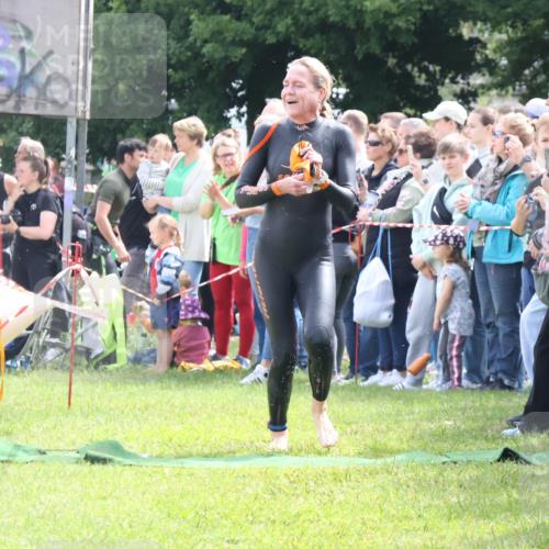 16.06.2024 - 26. Vierlanden-Triathlon Lena Gebhardt http://msf.ph/oto/6303596 16.06.2024 11:15:21 Schwimmen 545, 581, 545, 581 meine-sportfotos.de