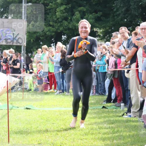 16.06.2024 - 26. Vierlanden-Triathlon Lena Gebhardt http://msf.ph/oto/6303613 16.06.2024 11:15:23 Schwimmen 478, 545, 581, 478, 545, 581 meine-sportfotos.de