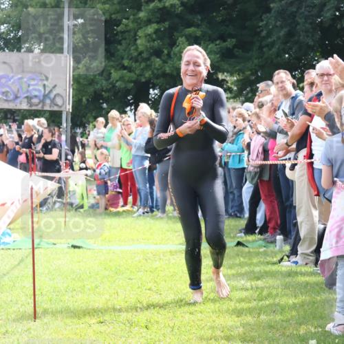 16.06.2024 - 26. Vierlanden-Triathlon Lena Gebhardt http://msf.ph/oto/6303616 16.06.2024 11:15:23 Schwimmen 478, 545, 581, 478, 545, 581 meine-sportfotos.de