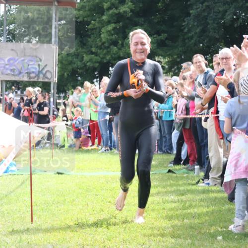 16.06.2024 - 26. Vierlanden-Triathlon Lena Gebhardt http://msf.ph/oto/6303618 16.06.2024 11:15:23 Schwimmen 478, 545, 581, 478, 545, 581 meine-sportfotos.de