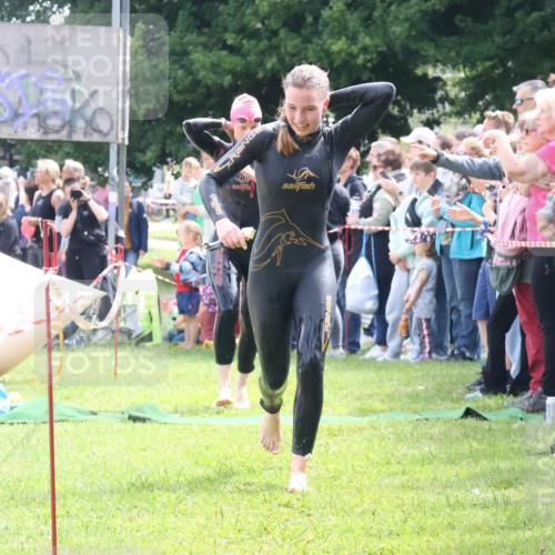 16.06.2024 - 26. Vierlanden-Triathlon Lena Gebhardt http://msf.ph/oto/6303651 16.06.2024 11:15:35 Schwimmen 478, 548, 581, 478, 548, 581 meine-sportfotos.de