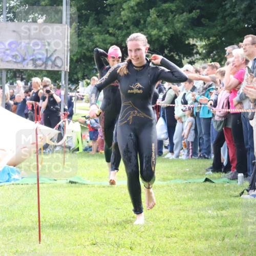 16.06.2024 - 26. Vierlanden-Triathlon Lena Gebhardt http://msf.ph/oto/6303652 16.06.2024 11:15:36 Schwimmen 478, 548, 581, 478, 548, 581 meine-sportfotos.de