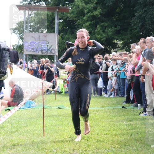 16.06.2024 - 26. Vierlanden-Triathlon Lena Gebhardt http://msf.ph/oto/6303659 16.06.2024 11:15:37 Schwimmen 478, 548, 581, 478, 548, 581 meine-sportfotos.de