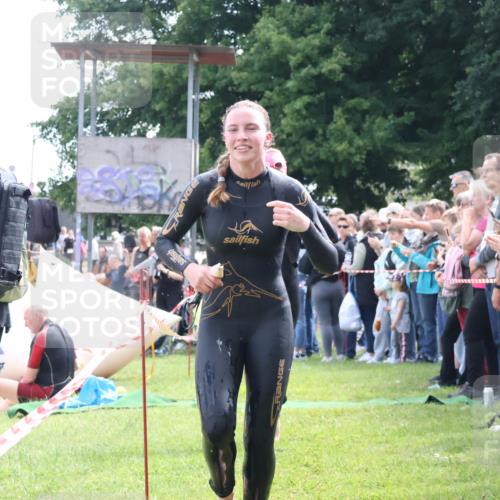 16.06.2024 - 26. Vierlanden-Triathlon Lena Gebhardt http://msf.ph/oto/6303663 16.06.2024 11:15:37 Schwimmen 478, 548, 581, 478, 548, 581 meine-sportfotos.de