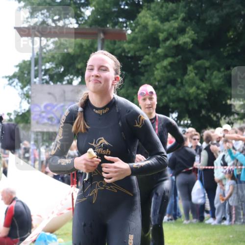 16.06.2024 - 26. Vierlanden-Triathlon Lena Gebhardt http://msf.ph/oto/6303666 16.06.2024 11:15:37 Schwimmen 478, 548, 581, 478, 548, 581 meine-sportfotos.de