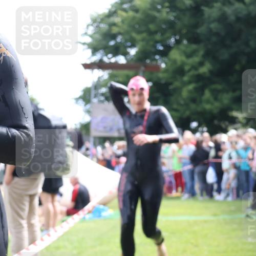 16.06.2024 - 26. Vierlanden-Triathlon Lena Gebhardt http://msf.ph/oto/6303679 16.06.2024 11:15:38 Schwimmen 478, 548, 581, 478, 548, 581 meine-sportfotos.de