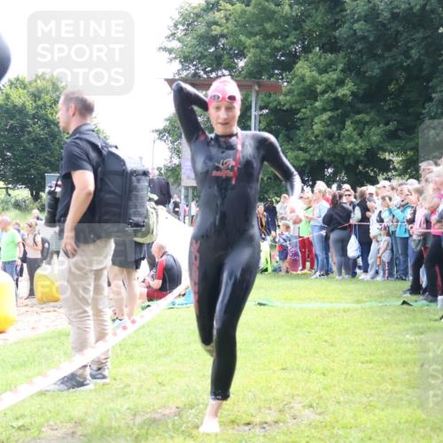 16.06.2024 - 26. Vierlanden-Triathlon Lena Gebhardt http://msf.ph/oto/6303683 16.06.2024 11:15:39 Schwimmen 478, 548, 581, 478, 548, 581 meine-sportfotos.de