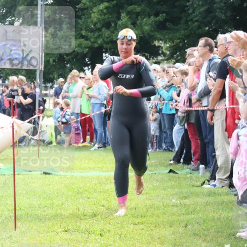 16.06.2024 - 26. Vierlanden-Triathlon Lena Gebhardt http://msf.ph/oto/6303713 16.06.2024 11:15:44 Schwimmen 504, 548, 504, 548 meine-sportfotos.de