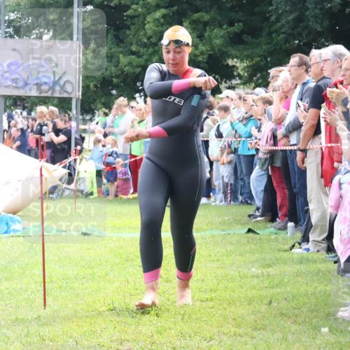 16.06.2024 - 26. Vierlanden-Triathlon Lena Gebhardt http://msf.ph/oto/6303717 16.06.2024 11:15:45 Schwimmen 504, 548, 504, 548 meine-sportfotos.de