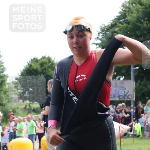 16.06.2024 - 26. Vierlanden-Triathlon Lena Gebhardt http://msf.ph/oto/6303739 16.06.2024 11:15:47 Schwimmen 504, 548, 504, 548 meine-sportfotos.de