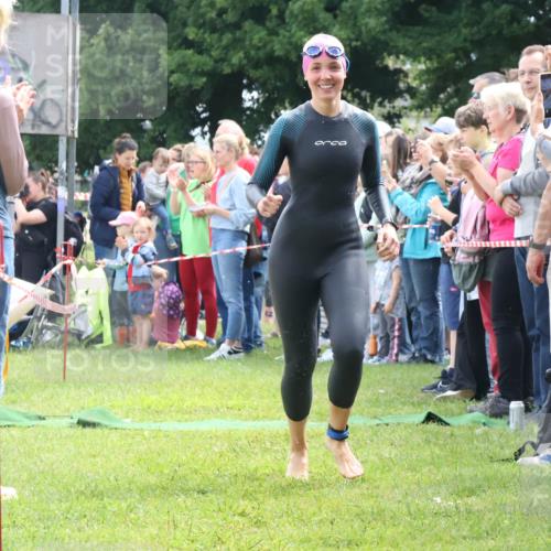 16.06.2024 - 26. Vierlanden-Triathlon Lena Gebhardt http://msf.ph/oto/6303741 16.06.2024 11:15:56 Schwimmen 504, 510, 558, 504, 510, 558 meine-sportfotos.de