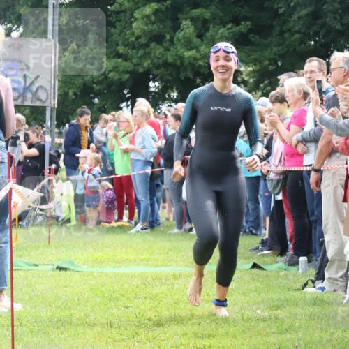 16.06.2024 - 26. Vierlanden-Triathlon Lena Gebhardt http://msf.ph/oto/6303745 16.06.2024 11:15:56 Schwimmen 504, 510, 558, 504, 510, 558 meine-sportfotos.de
